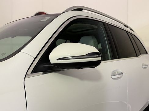 Used 2023 Mercedes-Benz GLB 250 4MATIC image 12