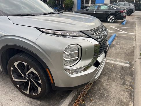 Used 2024 Mitsubishi Outlander AWD image 11