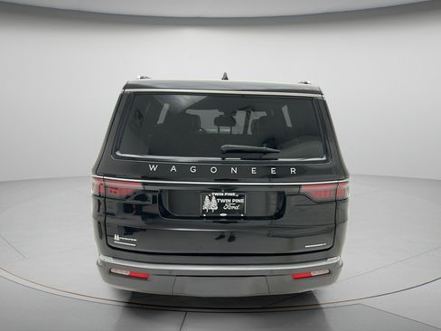 Used 2022 Jeep Wagoneer Series III w/ Premium Group I AWD/4WD image 6