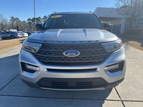 Used 2022 Ford Explorer XLT w/ Equipment Group 202A image 2