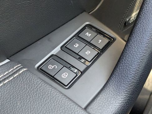 Used 2018 Jaguar F-PACE R-Sport image 11