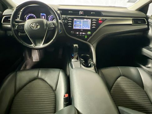 Used 2020 Toyota Camry SE w/ Convenience Package FWD image 29