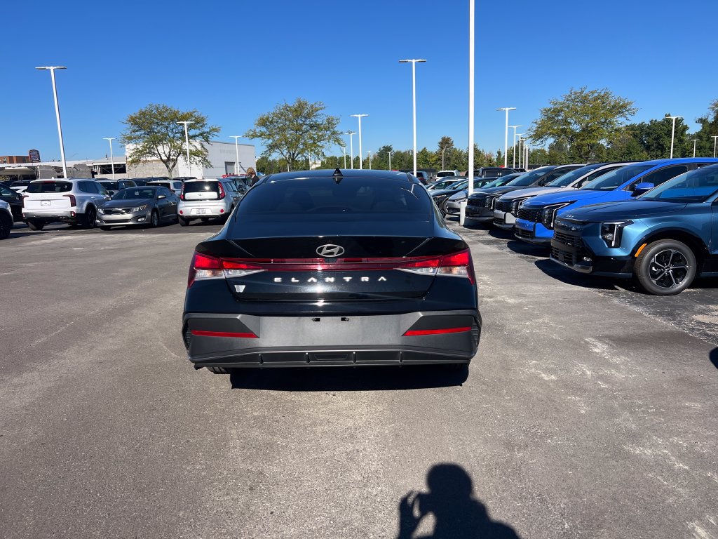 Used 2024 Hyundai Elantra SEL FWD image 4