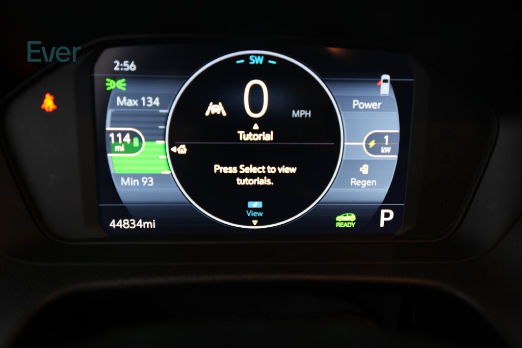 Used 2022 Chevrolet Bolt LT w/ Infotainment Package FWD image 7