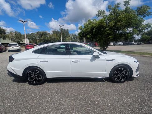 Used 2024 Hyundai Sonata SEL FWD image 2