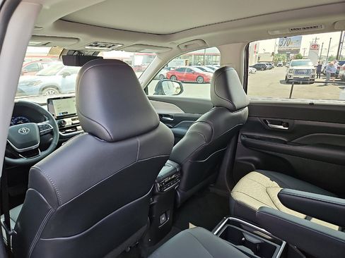 Certified 2026 Toyota Grand Highlander AWD image 9