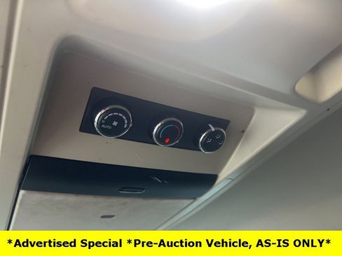 Used 2015 Chrysler Town & Country Touring image 37