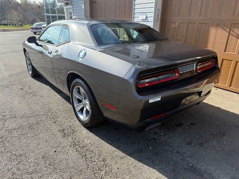 Used 2016 Dodge Challenger SXT image 5