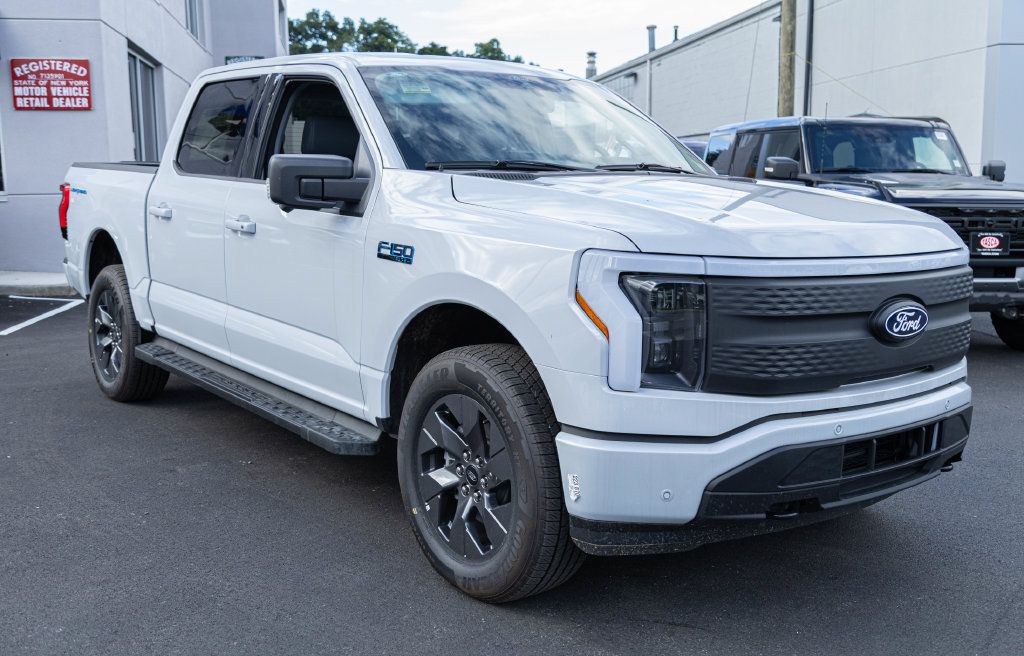 New 2025 Ford F150 Lightning Flash AWD/4WD image 8