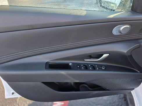 New 2025 Hyundai Elantra Limited image 15