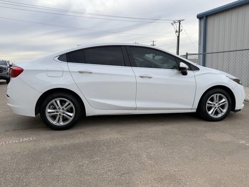 Used 2017 Chevrolet Cruze LT image 11