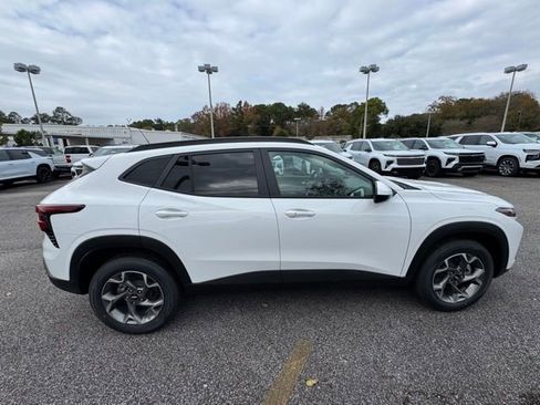 New 2026 Chevrolet Trax LT w/ Sunroof Package image 4