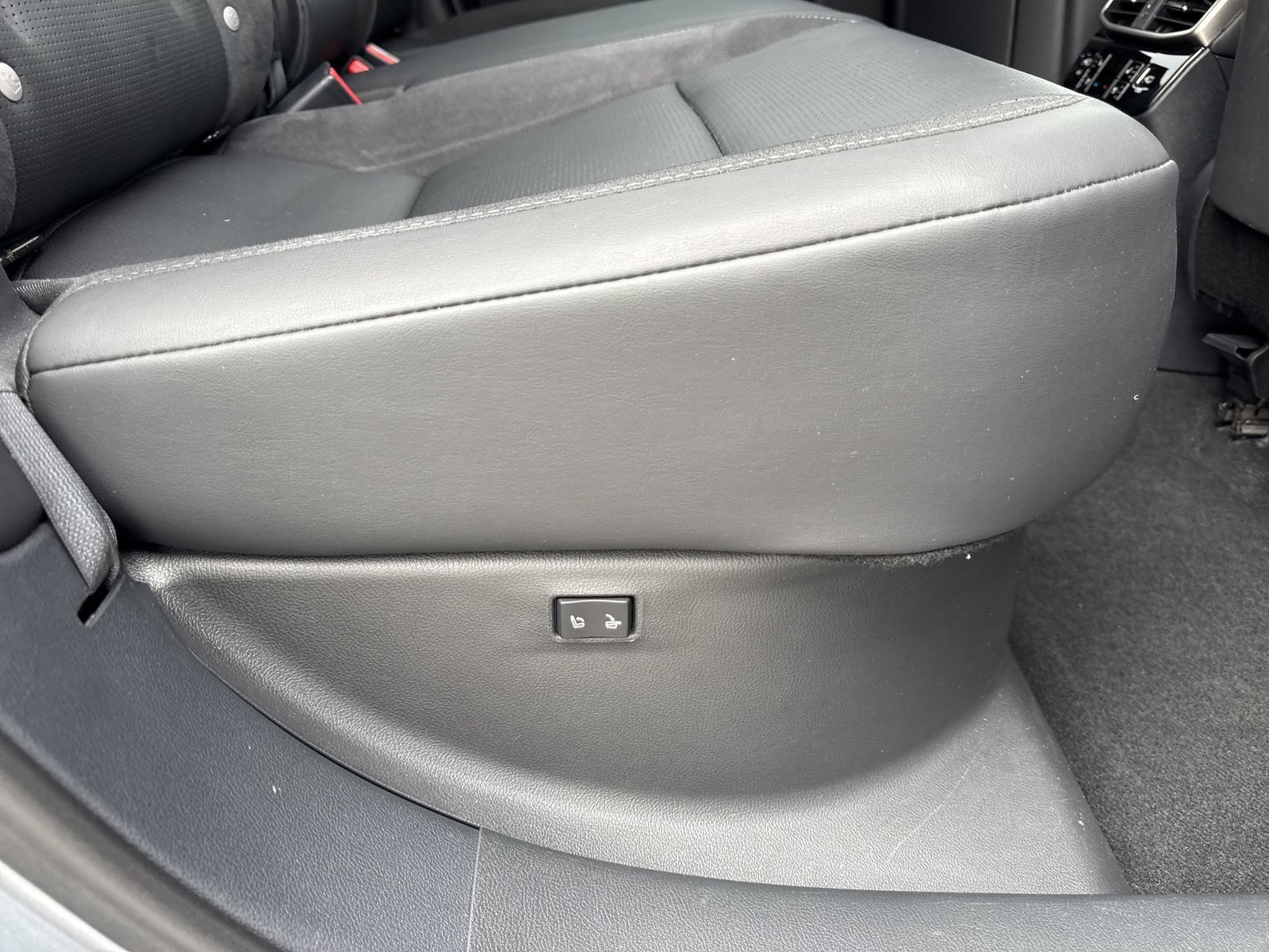 Used 2023 Lexus RX 350 FWD w/ Accessory Package image 32