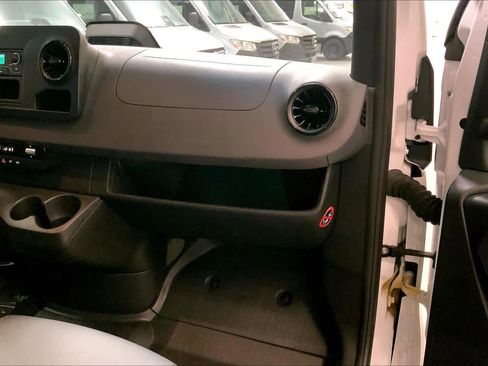 Used 2025 Mercedes-Benz Sprinter 2500 image 24