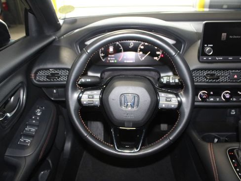 Used 2025 Honda HR-V Sport image 18