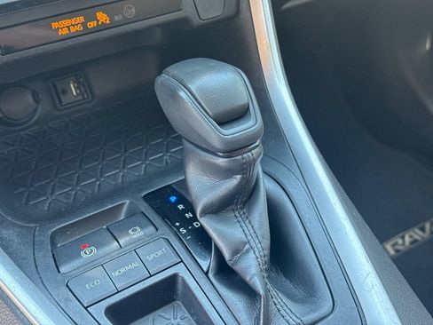 Used 2019 Toyota RAV4 LE FWD image 26