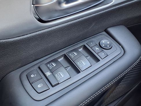 New 2026 Chrysler Pacifica Limited w/ Uconnect Theater Family Group image 9