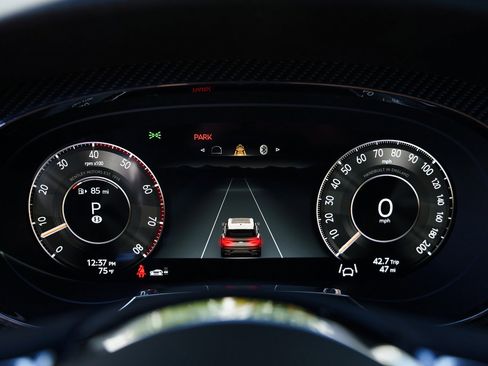 Used 2025 Bentley Bentayga Extended Wheelbase image 7