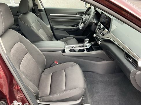 Used 2023 Nissan Altima 2.5 SV w/ SV Premium Package image 19