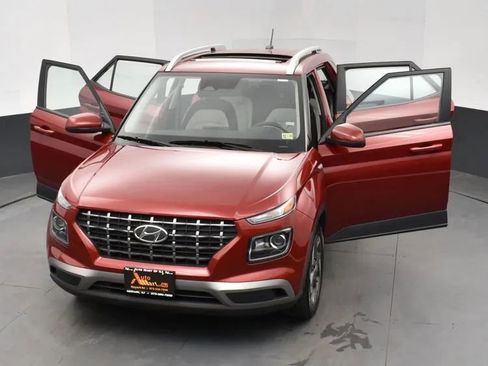 Used 2025 Hyundai Venue SEL FWD image 10