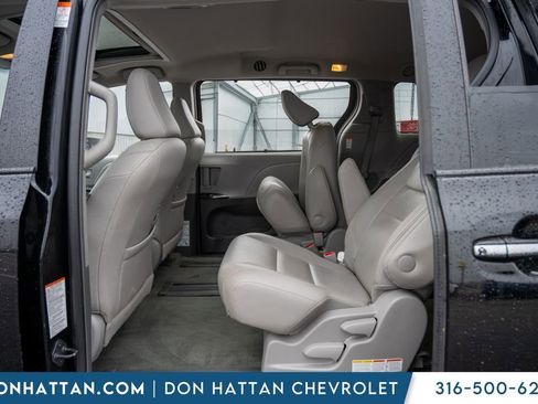 Used 2015 Toyota Sienna XLE w/ XLE Navigation Package image 22