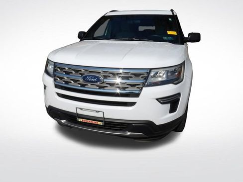 Used 2018 Ford Explorer XLT AWD/4WD image 4