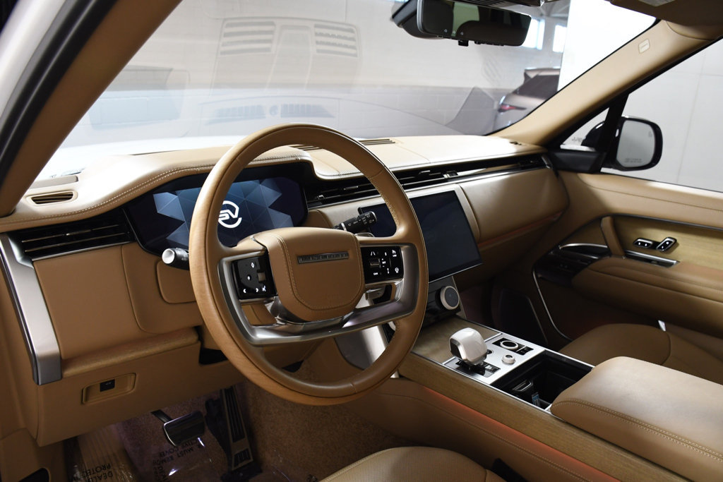 Used 2023 Land Rover Range Rover SV AWD/4WD image 12