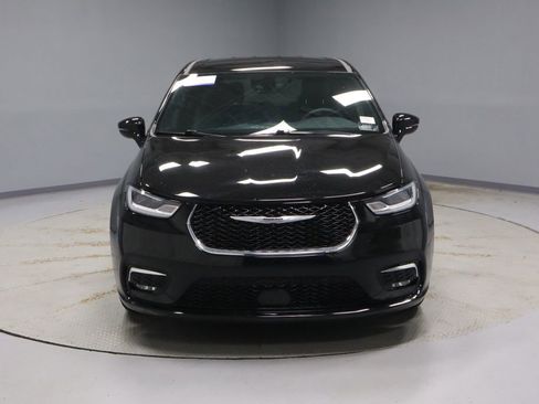 Used 2025 Chrysler Pacifica Select FWD image 5