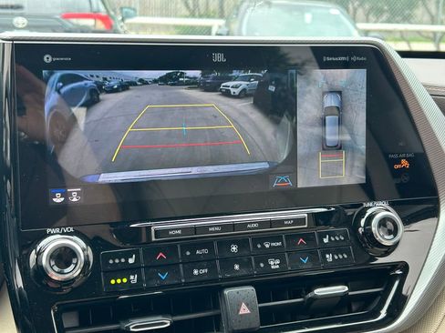 Used 2022 Toyota Highlander Platinum FWD image 38