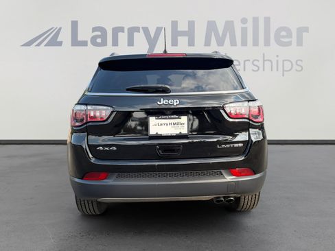 Used 2018 Jeep Compass Limited AWD/4WD image 4