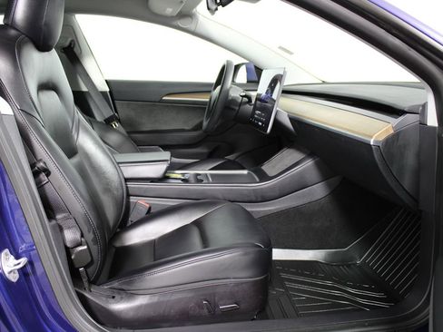 Used 2022 Tesla Model 3 Standard Range image 10