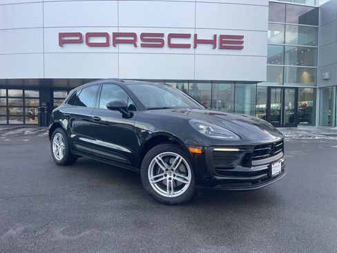 Certified 2025 Porsche Macan AWD/4WD image 9