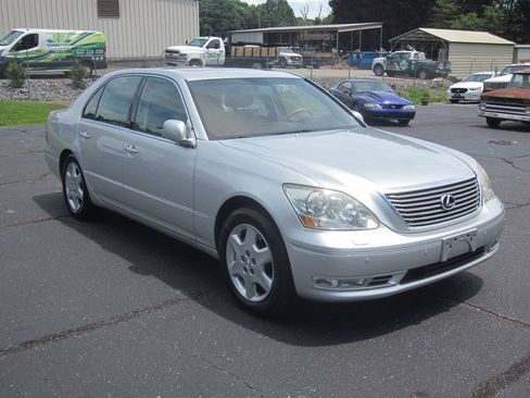 Used 2004 Lexus LS 430 RWD image 4