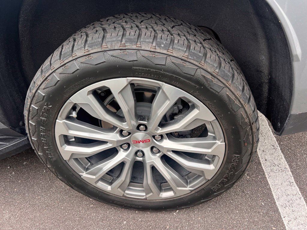 Used 2024 GMC Yukon Denali AWD/4WD image 5