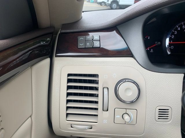 Used 2010 Cadillac DTS Luxury FWD image 22