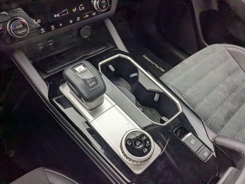 Used 2025 Mitsubishi Outlander SE image 25