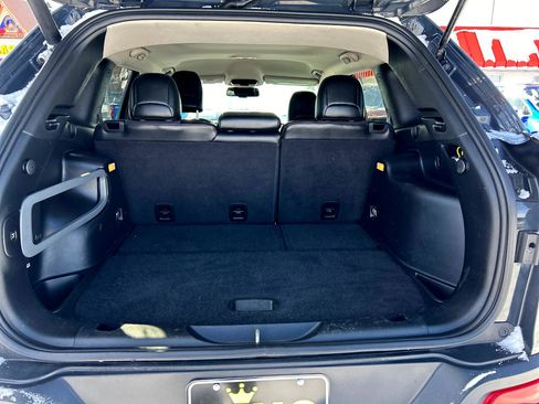 Used 2017 Jeep Cherokee Trailhawk w/ Comfort/Convenience Group image 5