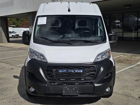 Used 2025 RAM ProMaster 2500 w/ Convenience Group image 9