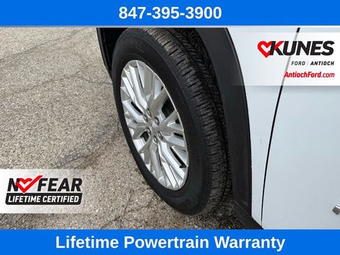 Used 2024 GMC Acadia Elevation image 10