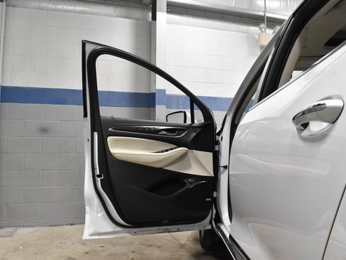 Used 2022 Buick Enclave Avenir image 11