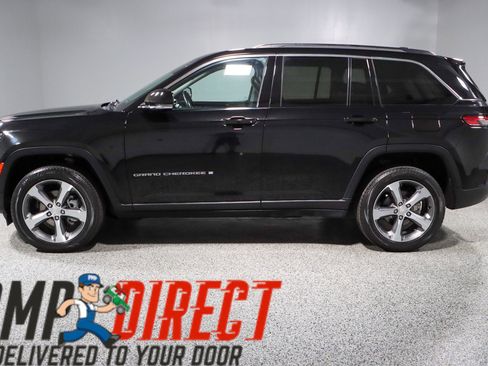 Used 2023 Jeep Grand Cherokee Limited AWD/4WD image 10