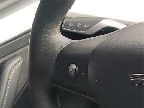 Used 2024 Tesla Model Y Performance image 28