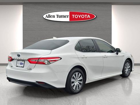 Used 2020 Toyota Camry LE image 6