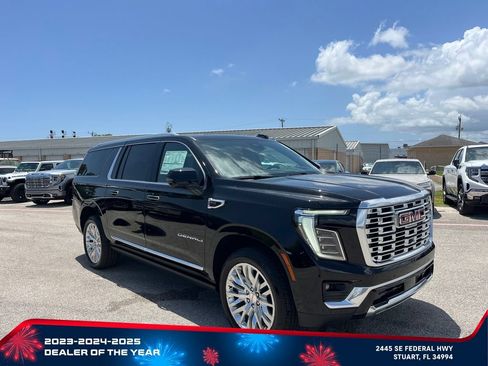 New 2026 GMC Yukon XL Denali w/ Denali Reserve Package AWD/4WD image 2