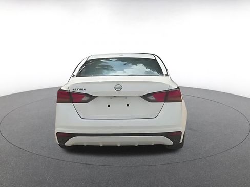 Used 2025 Nissan Altima 2.5 SV image 12