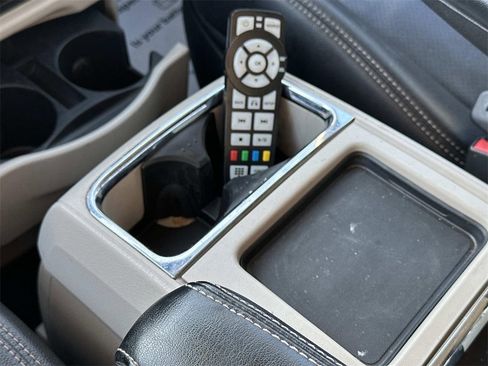 Used 2015 Chrysler Town & Country Touring-L w/ Driver Convenience Group image 33