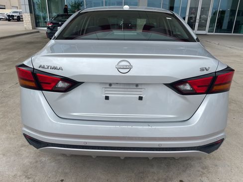 Used 2024 Nissan Altima 2.5 SV FWD image 10