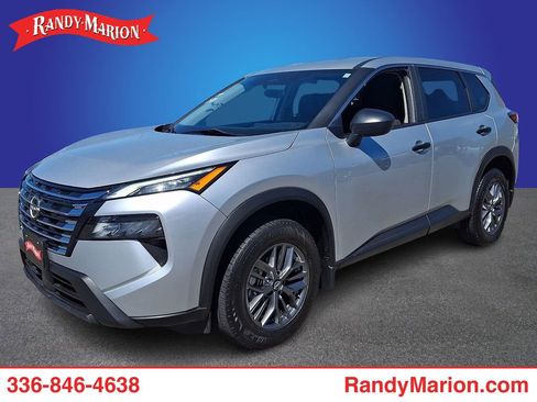 Used 2024 Nissan Rogue S image 1