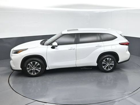 Used 2023 Toyota Highlander XLE FWD image 41