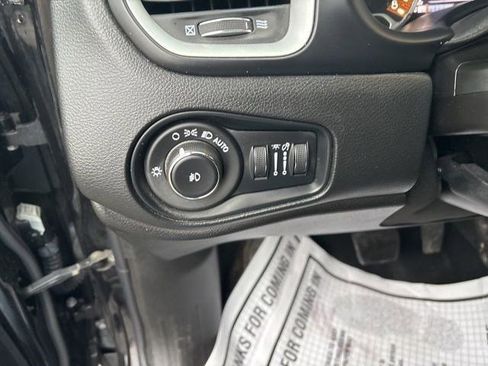 Used 2021 Jeep Renegade Latitude image 19